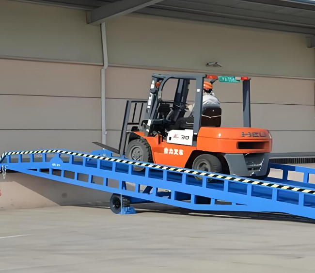 七坊镇移动式卸货平台（叉车用）